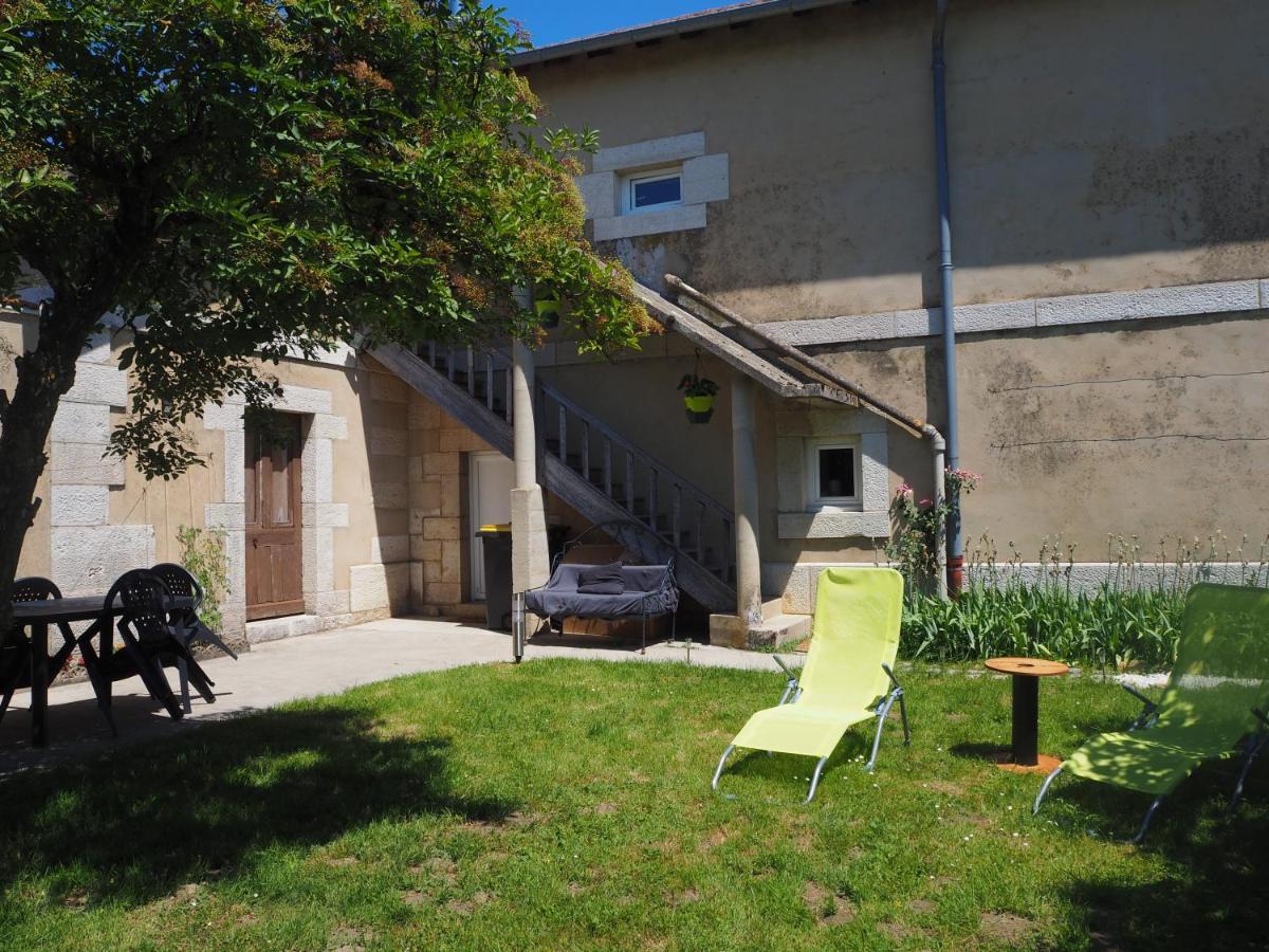 Le Gite Du Haut Chatillon-la-Palud Bagian luar foto